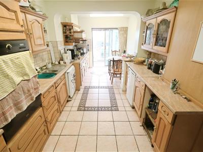 KITCHEN/BREAKFAST ROOM